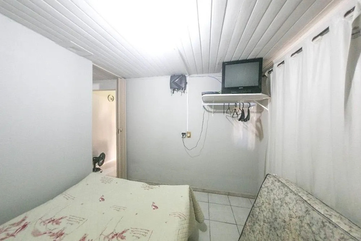 Room 5 of 11
