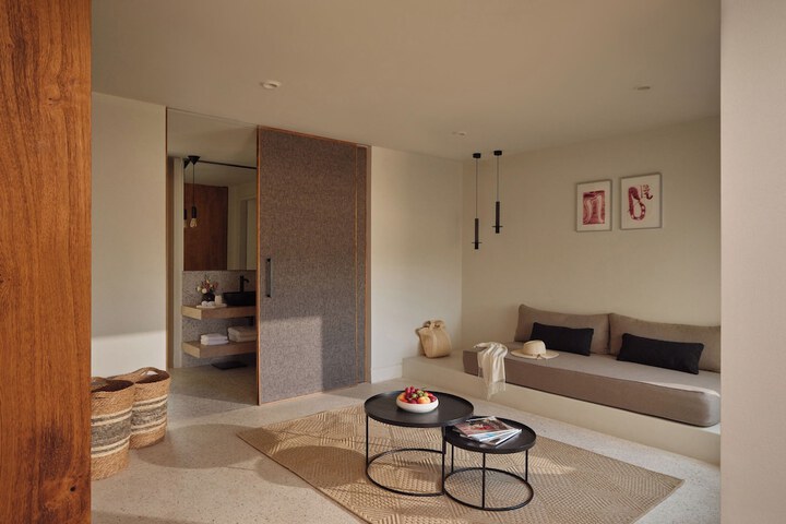 Room 76 of 251