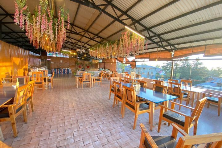 Dining 36 of 44