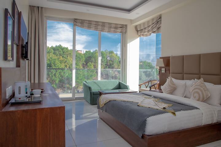 Room 4 of 31