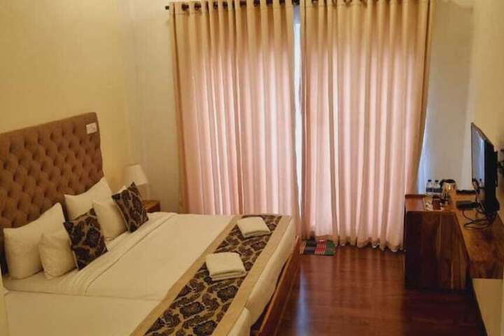 Room 6 of 15