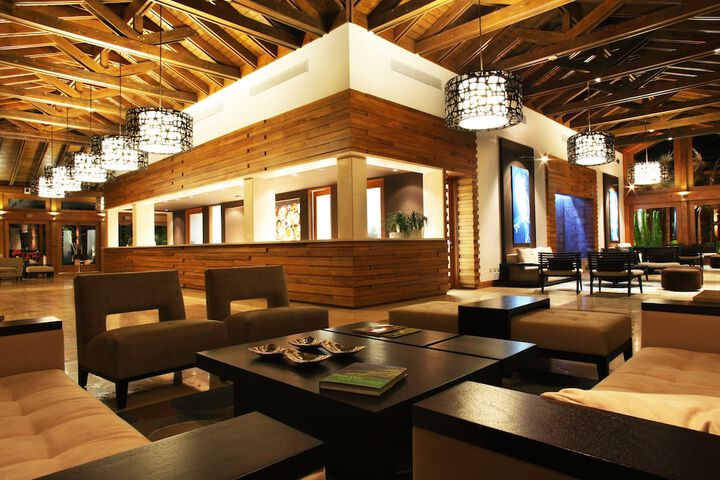Entrance & Lobby