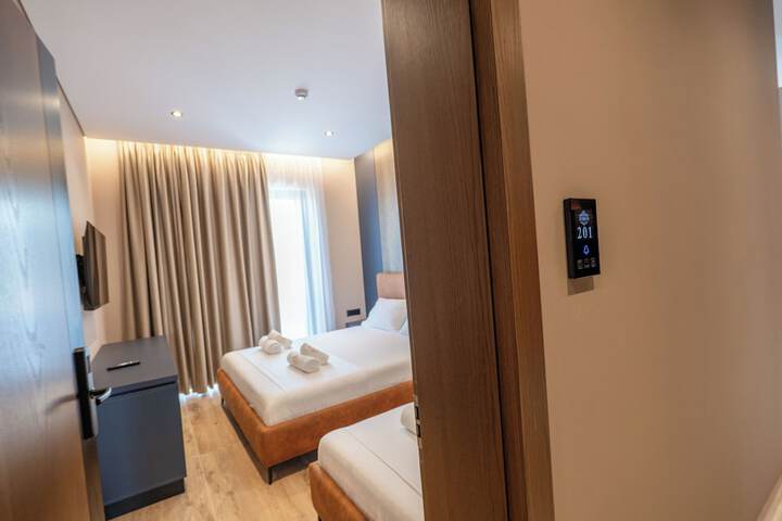 Room 52 of 115