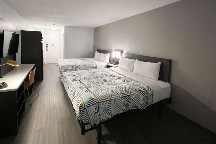 1 Queen Bed Kitchen (6 of 30)