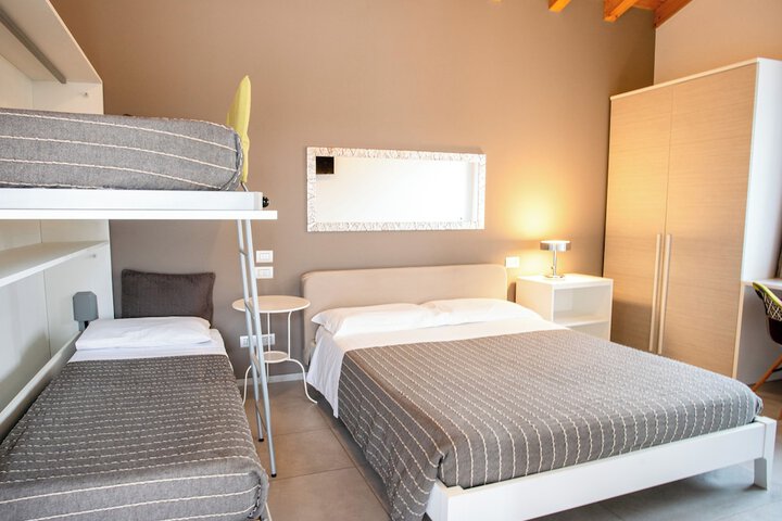 Room 8 of 73