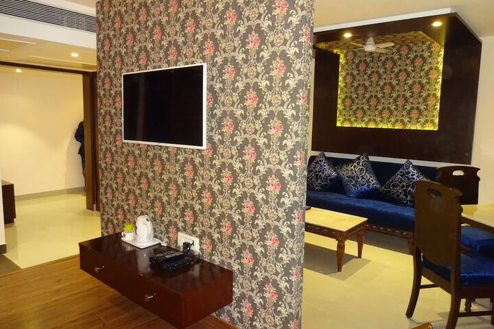 Room 16 of 38
