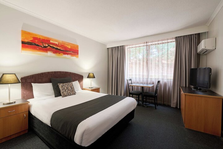Room 7 of 25