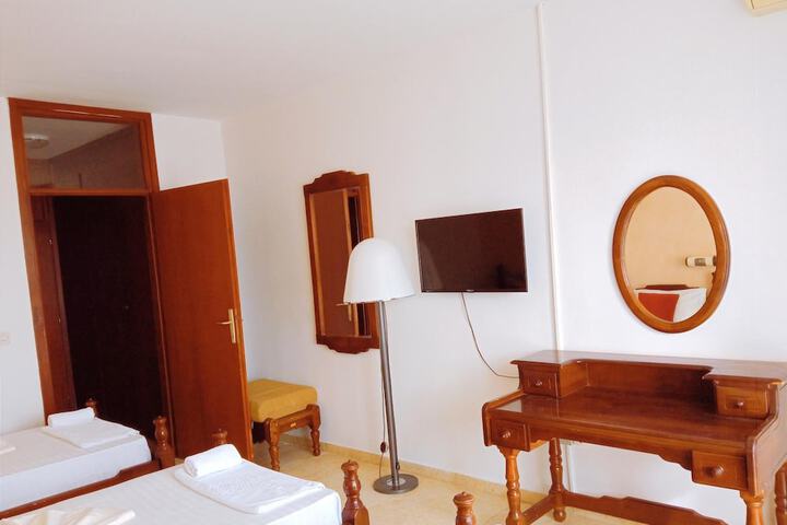 Room 8 of 34
