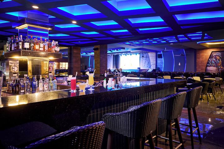 Lounge 85 of 101