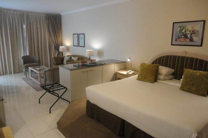 Room 25 of 242