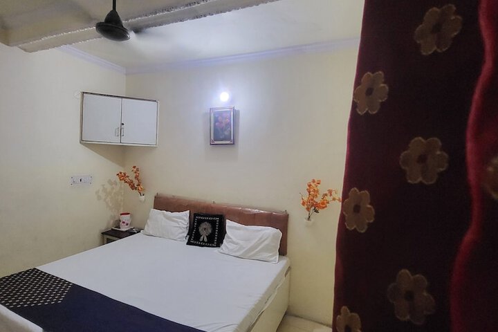 Room 7 of 12