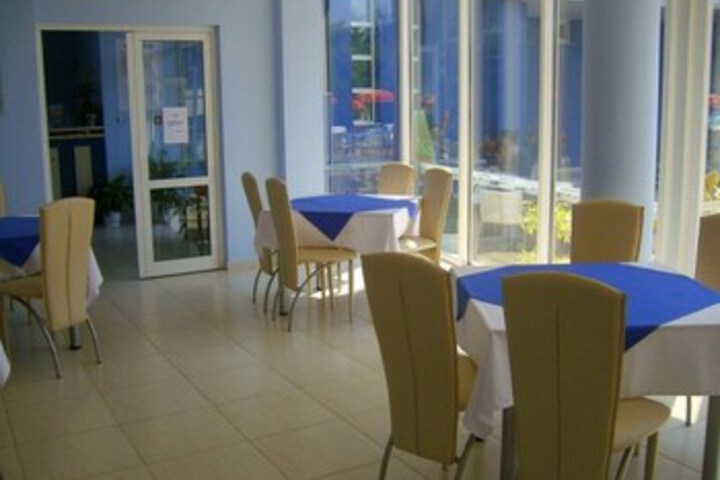 Dining 7 of 27
