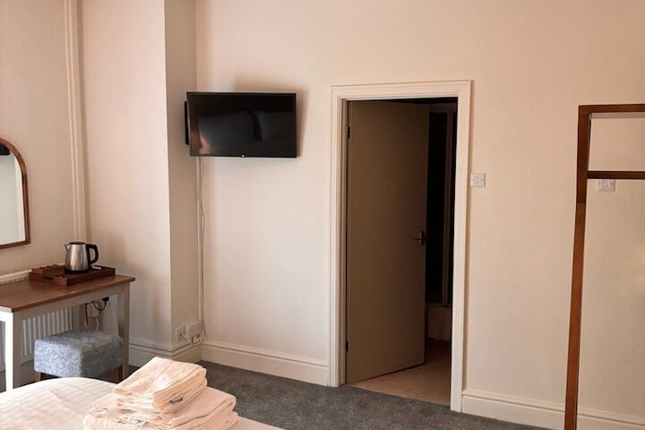 Room 3 of 9