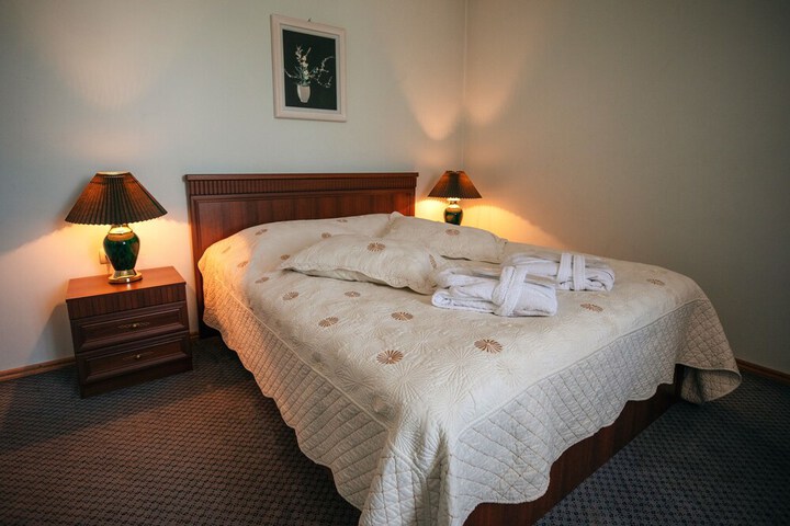Room 7 of 18