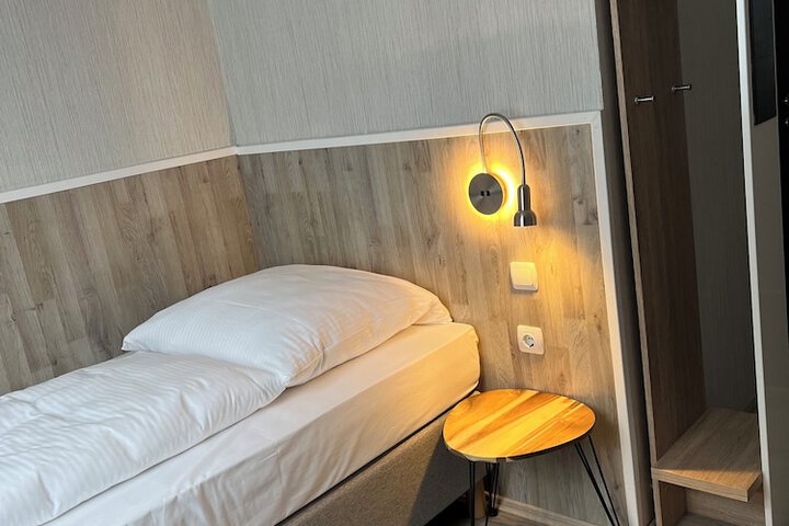 Room 27 of 27