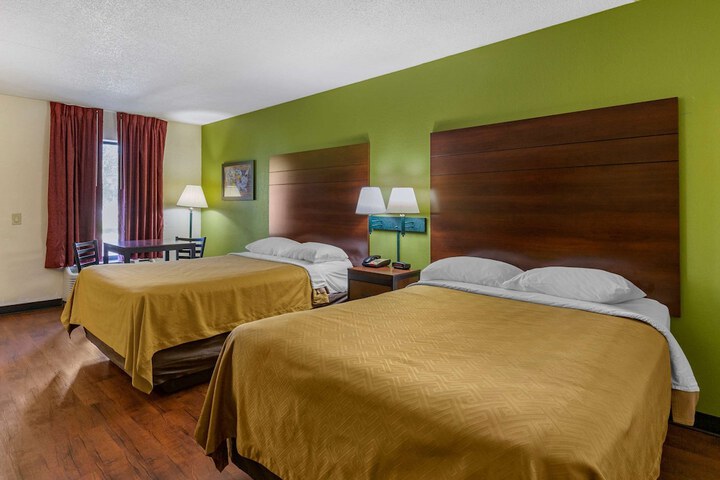 2 Double Beds (4 of 10)