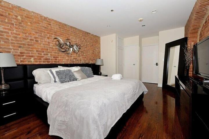 Room 105 of 324