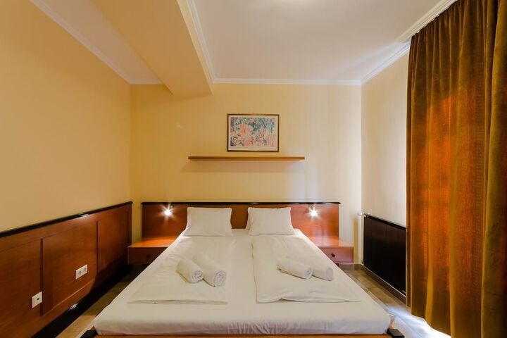 Room 6 of 40