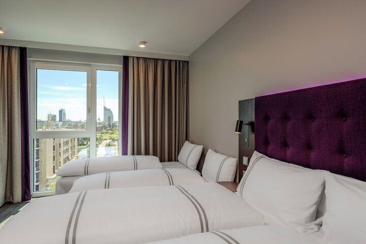 Room 27 of 62