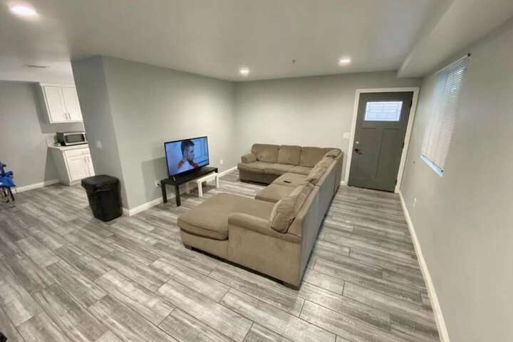 Room 6 of 12