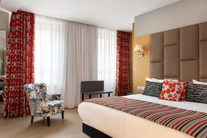 Room 32 of 59