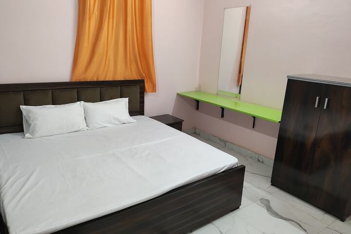 Room 6 of 15
