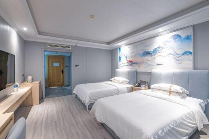Zhongzhou International Hotel (Luohe Bell Tower Plaza)
