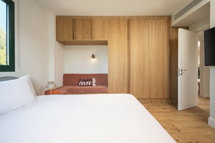 Room 25 of 72