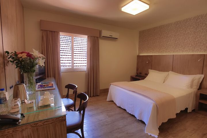 Room 63 of 148