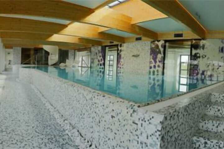Pool 33 of 64
