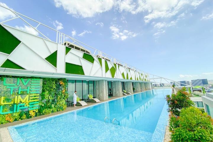 Exterior of Lime Resort Manila