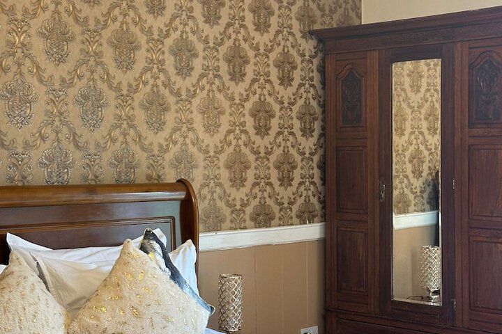Room 20 of 104