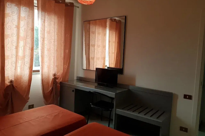 Room 2 of 20