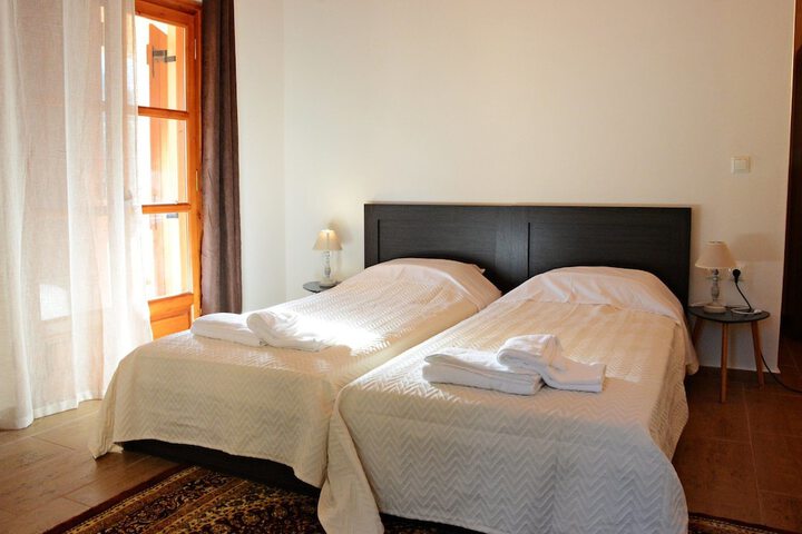 Room 8 of 11