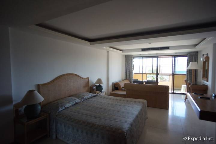 Room 12 of 52