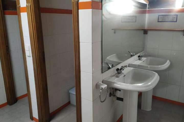 Room 35 of 61