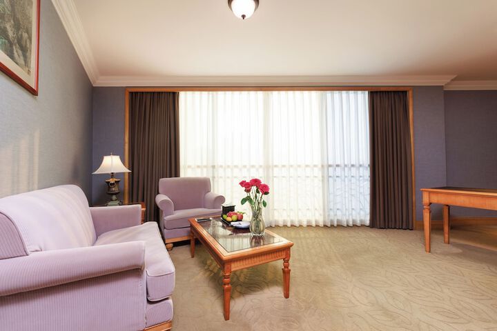 Room 15 of 48