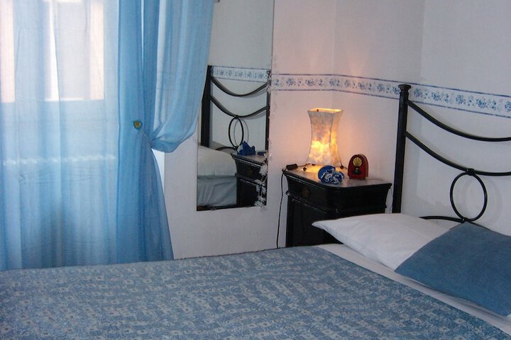 Room 4 of 18
