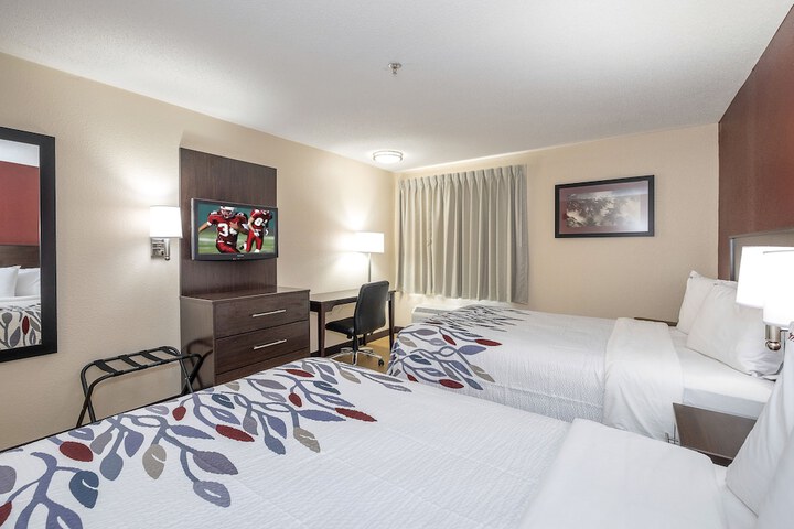 2 Double Beds (1 of 10)