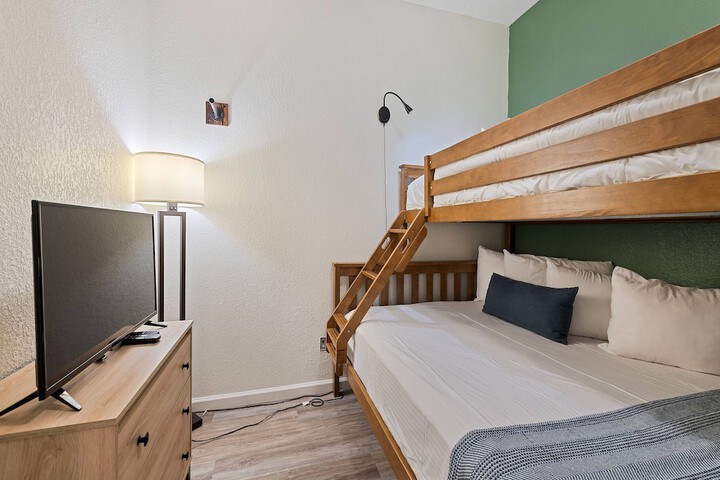Room 25 of 65