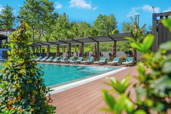 Hotel with Pool
