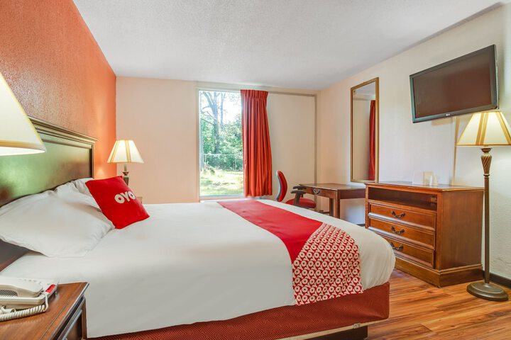 1 King Bed (6 of 12)