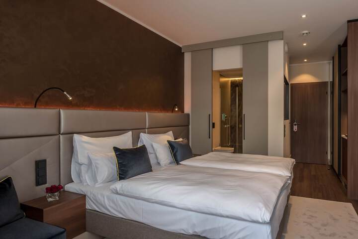 Room 4 of 48