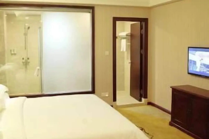 Room 10 of 11