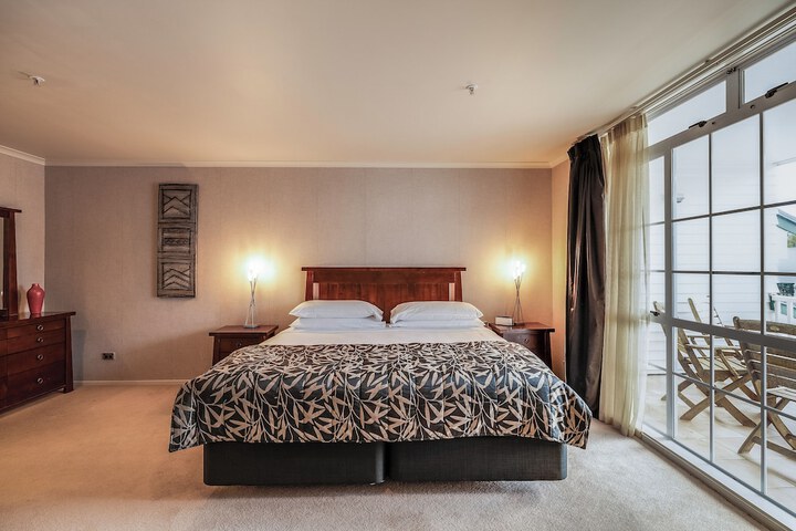 Room 30 of 76