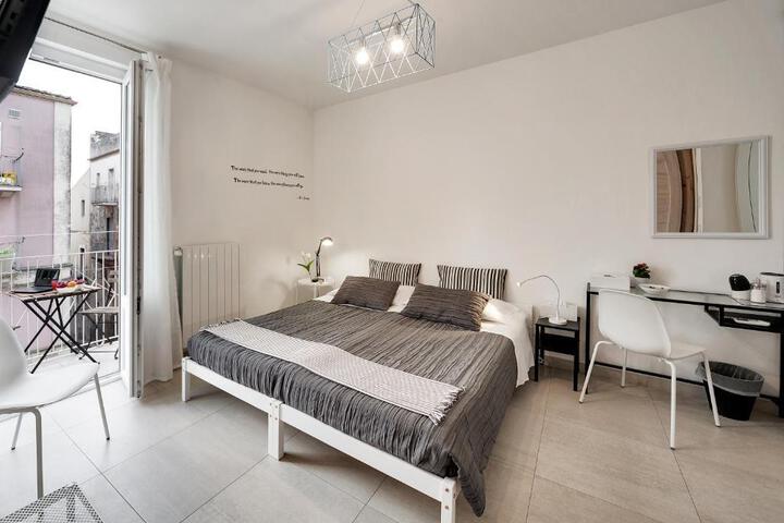 Room 2 of 17
