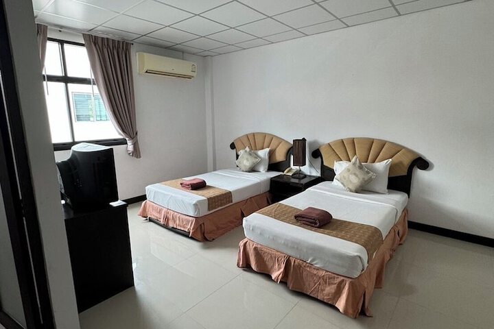 Room 12 of 24