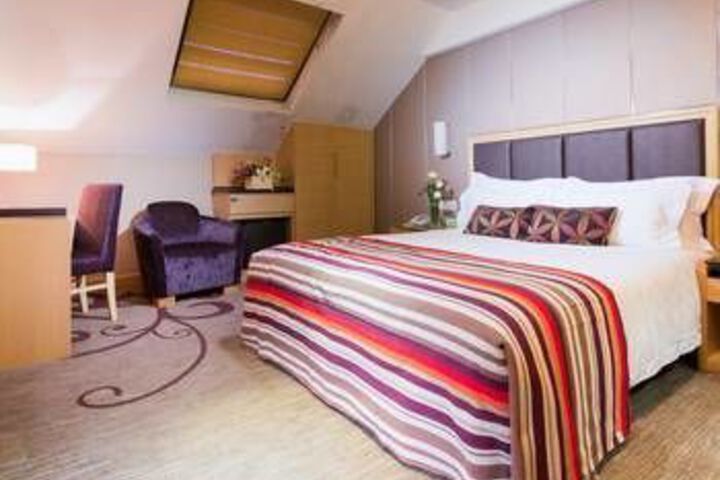 Room 6 of 15