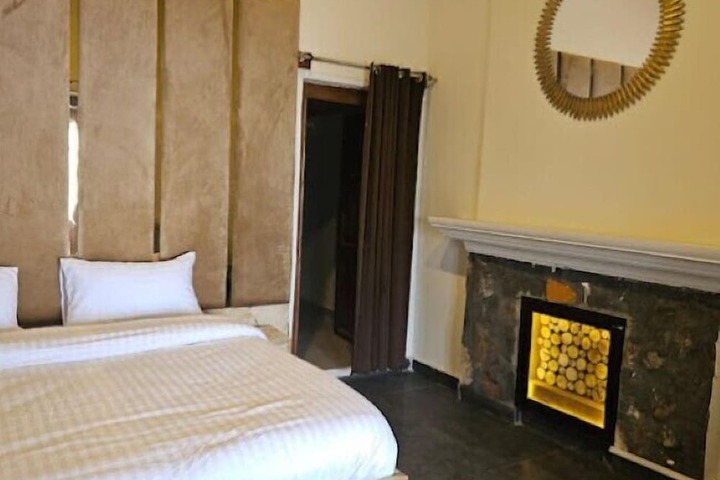 Room 2 of 19
