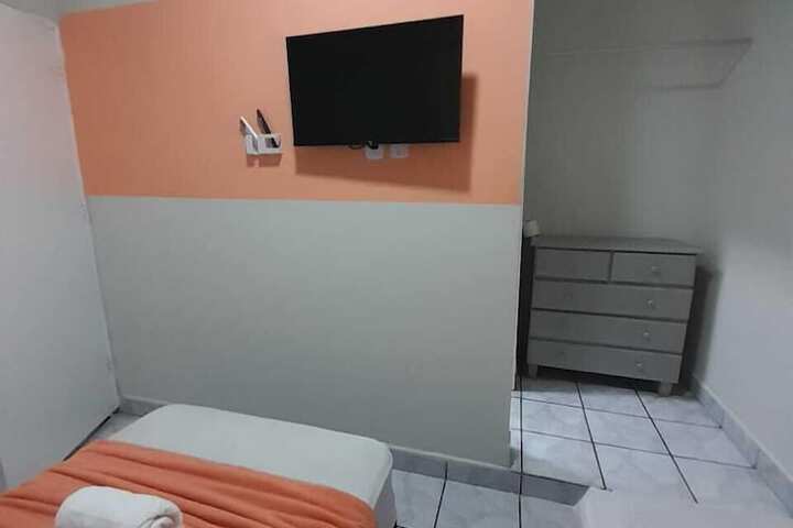Room 9 of 13